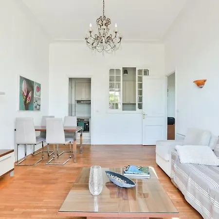 아파트 Superb 2 Bedroom Flat With Balcony Near La Croisette