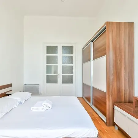 아파트 Superb 2 Bedroom Flat With Balcony Near La Croisette