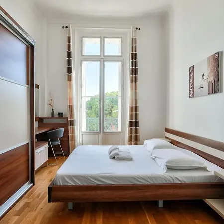 Superb 2 Bedroom Flat With Balcony Near La Croisette