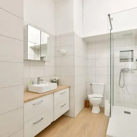 Superb 2 Bedroom Flat With Balcony Near La Croisette *